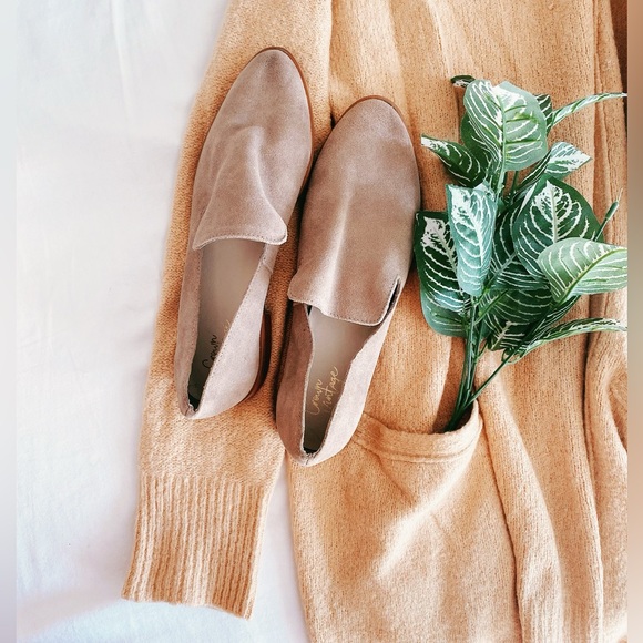 Crown vintage suede tan flats - Picture 2 of 9
